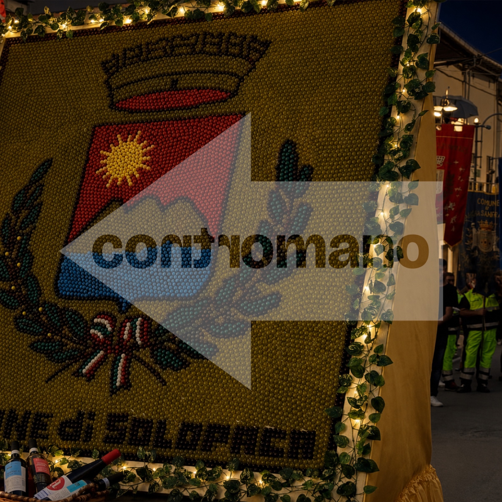 Carro allegorico durante la Sfilata Contromano